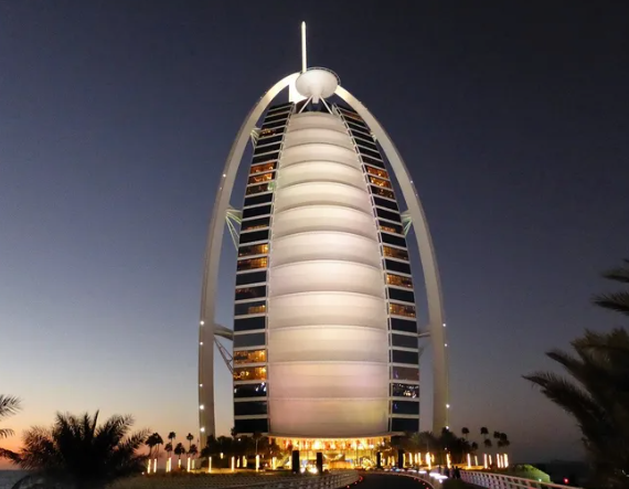 kemewahan-view-malam-kota-dubai-di-burj-al-arab