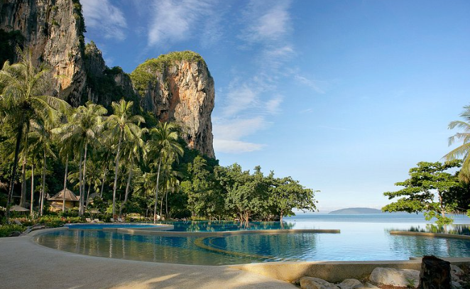 Liburan Tropis Tenang di Rayavadee Krabi Resort