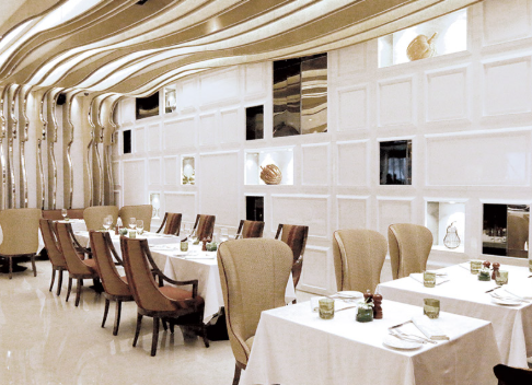 Review Hotel Raffles Jakarta kemewahan seni Hendra Gunawan