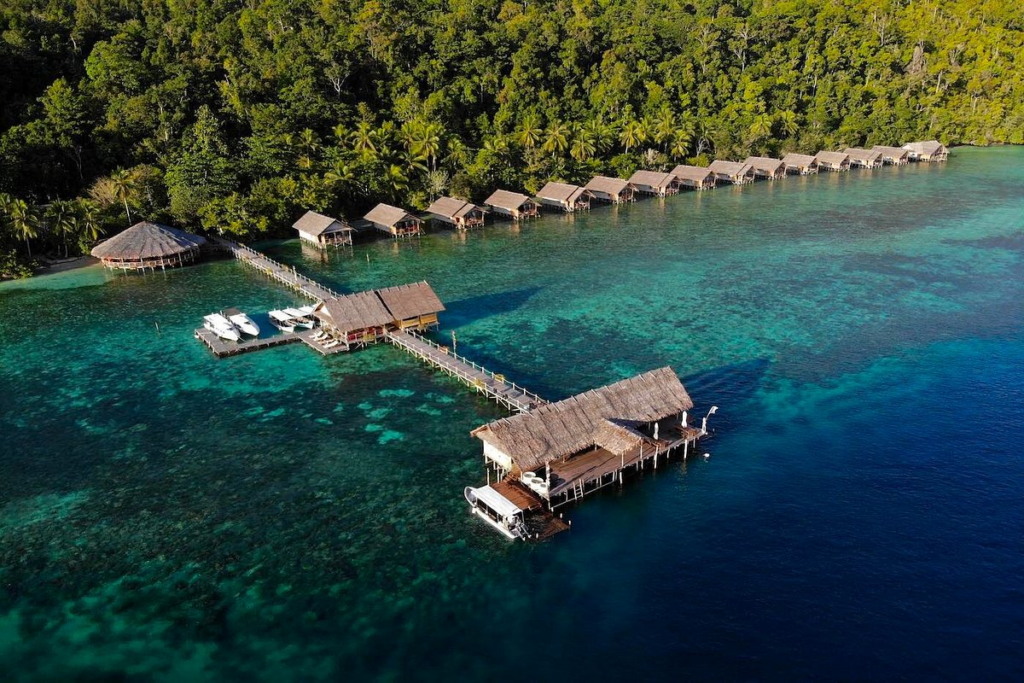 Resor Apung Raja Ampat Destinasi Eksotis Paling Menakjubkan